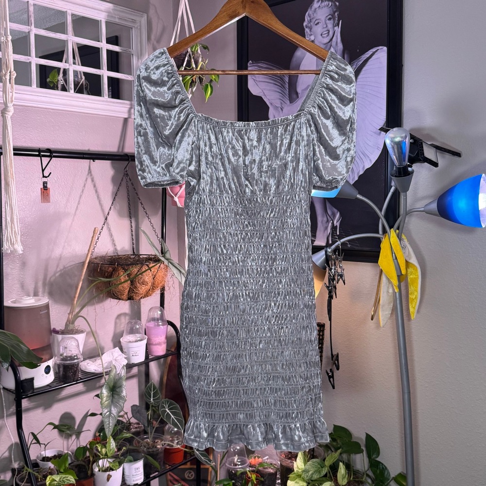 H&M Divided Smocked Velvet Mini Dress Womens Small‎ Silver Excellent Puff Sleeve